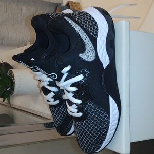 Nike Renew Elevate basketball shoes